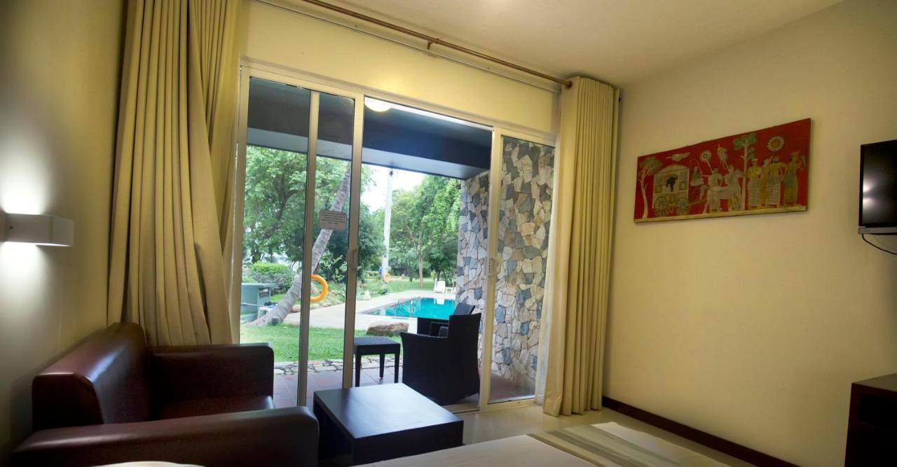 Miridiya Lake Resort Anuradhapura Dış mekan fotoğraf