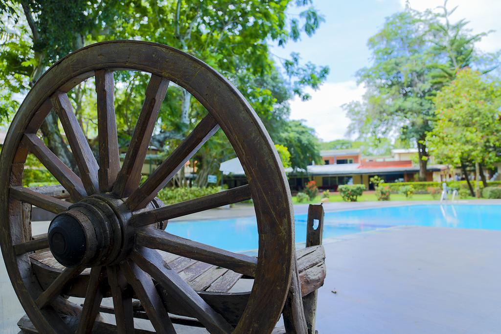 Miridiya Lake Resort Anuradhapura Dış mekan fotoğraf